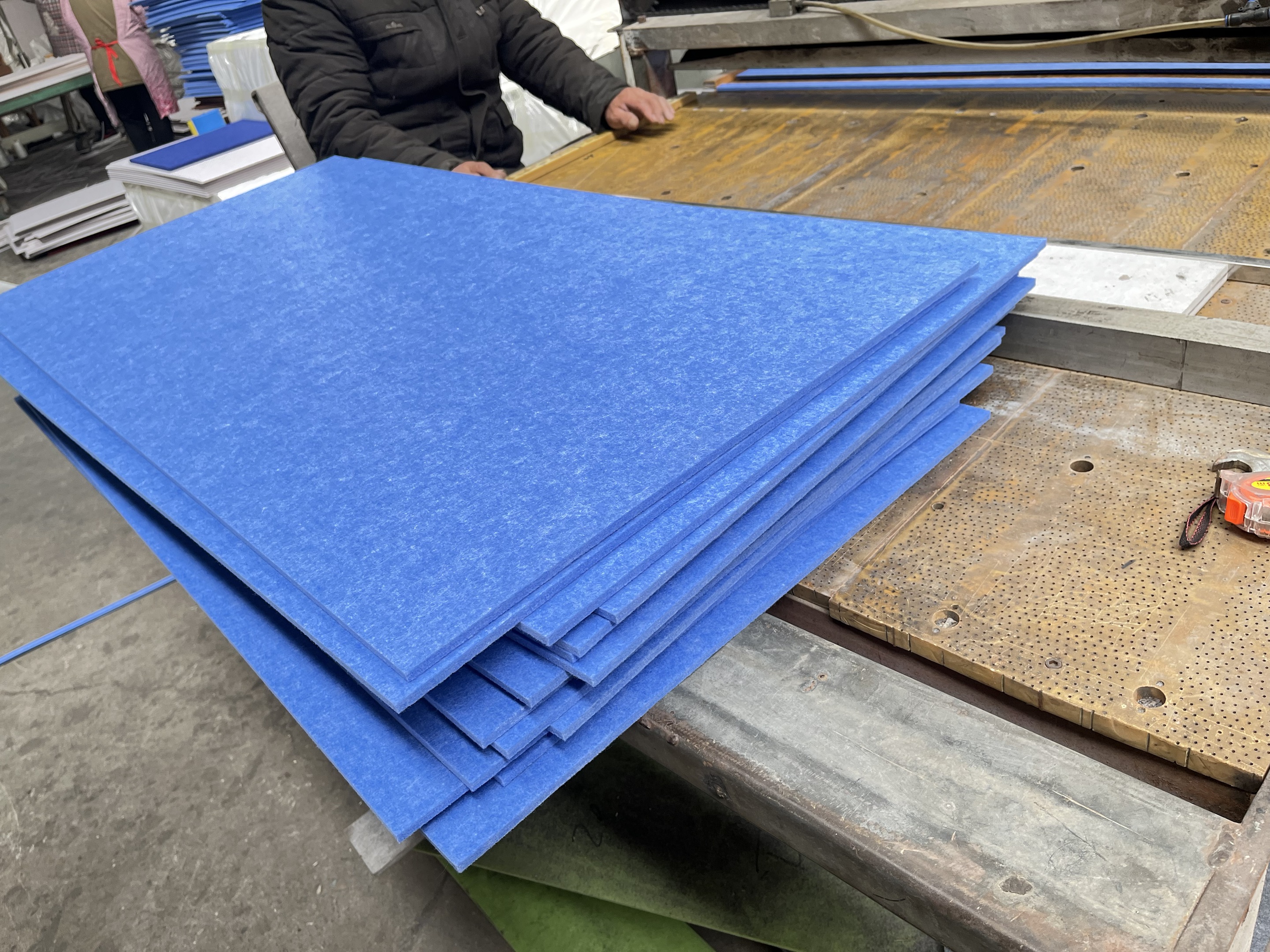 c0bd3875-c0e3-4391-8971-29a642384a45.jpg 聚酯纖維吸音板